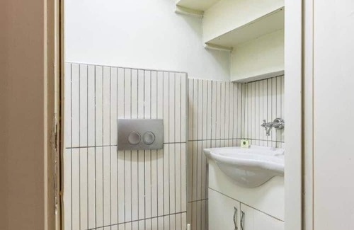 Arnavutkoy Casa | This house is a 3 bedroom(s), 1.5 bathrooms, located in Beşiktaş, İstanbul.