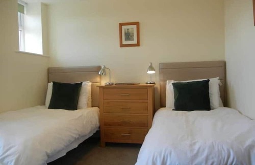 West Tanfield Cabaña | Station Cottage, renovated, roomy & comfortable, in desirable village nr Masham.
