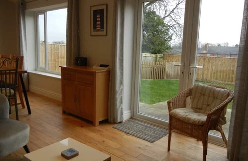 West Tanfield Cabaña | Station Cottage, renovated, roomy & comfortable, in desirable village nr Masham.