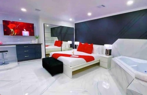 Houston Apartamento | H&S Pleasure Suite with Jacuzzi 8 mi from IAH