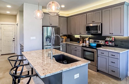 Valley Lake Hills Casa | Serene & stylish home with cowboy pool, fenced yard, & firepit - dog-friendly