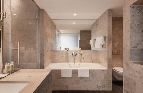 The Hague Center Casa | Experience Comfort, and Discover Joy! 2 Relaxing Units, Pets Allowed!