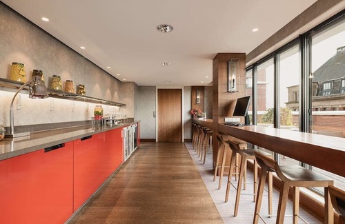 The Hague Center Casa | Experience Comfort, and Discover Joy! 2 Relaxing Units, Pets Allowed!