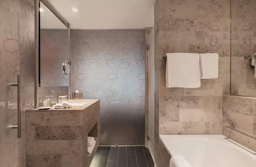 The Hague Center Casa | Welcome to Your Den Haag Hideaway! 3 Spacious Units, Pet-friendly!
