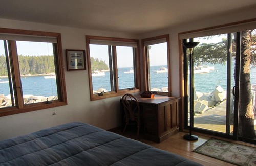 Spruce Head Cabaña | Cozy cottage right on the water