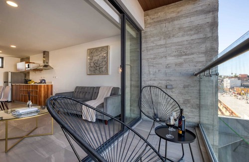 Avenida Revolucion Apartamento | Amazing Apt w/a Pvt Balcony: Lounge-B/Center+Gym