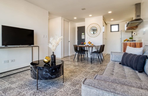 Avenida Revolucion Apartamento | Epic Apt w/Balcony+View | Lounge+Gym+Pool Table