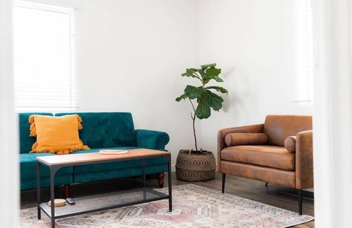 Logan Heights Apartamento | Hidden Gem 1 Bdrm Top Floor Condo