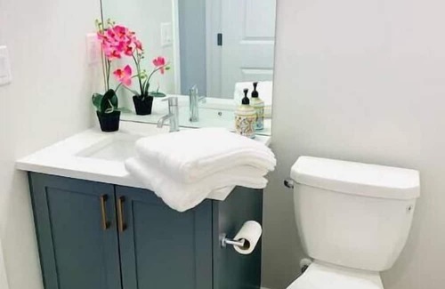 Keith Apartamento | Scenic Waterfront Guest Suite, near Banff & Ski