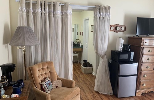 Atmore Apartamento | Highland Haven studio guest suite. Cozy, comfy, private&convenient. Has it all!