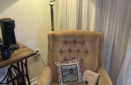 Atmore Apartamento | Highland Haven studio guest suite. Cozy, comfy, private&convenient. Has it all!
