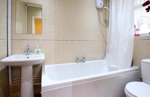 Norwich Casa | 3 Beds Sleeps 8 House Near California Cliffs Park