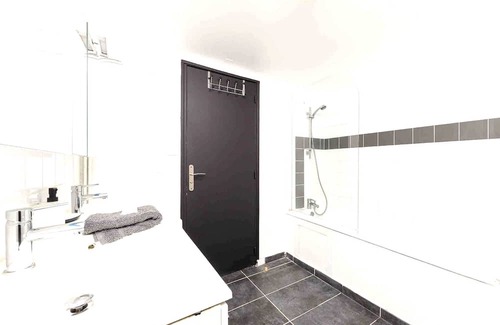 Begles Apartamento | Homerez - Nice apartement for 8 ppl. at Bègles