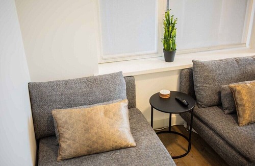 Binnenstad Apartamento | Stylish 50m² Two-Bedroom Apartment (SD-23-K)