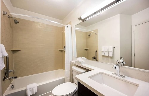 Brentwood Casa | Suite Near Downtown Nashville! Full Kitchen, Pets Allowed!