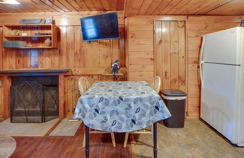 Weirs Beach Cabina | Laconia Cabin w/ Grill: 2 Mi to Weirs Beach!