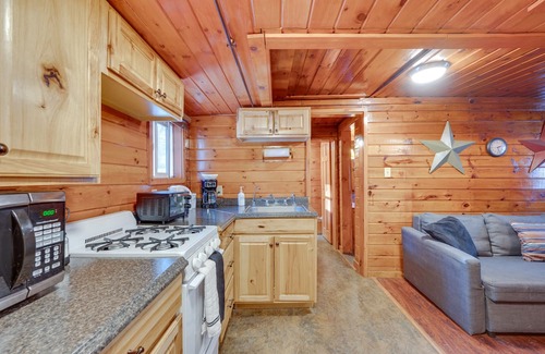 Weirs Beach Cabina | Laconia Cabin w/ Grill: 2 Mi to Weirs Beach!