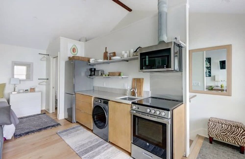 Kayton - Frazier Area Apartamento | The Nest on Duffy Lane, Fresh | Modern | Parking