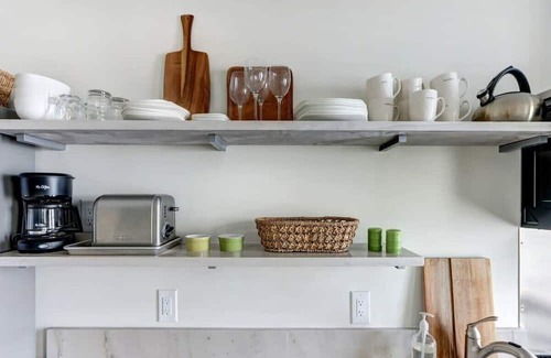Kayton - Frazier Area Apartamento | The Nest on Duffy Lane, Fresh | Modern | Parking