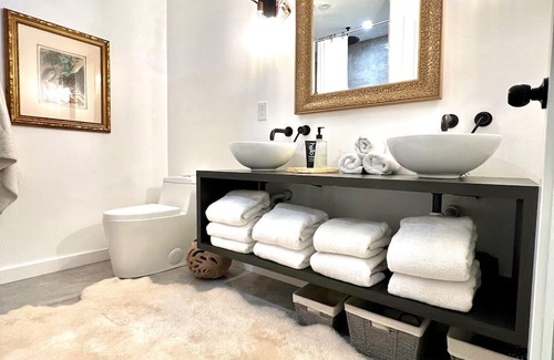 Keego Harbor Casa | Charming 3-bedroom house in welcoming Keego Harbor with WiFi, AC, lake access