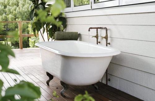 Clunes Cabaña | The Honey Barn. Wabi-Sabi Cottage with Byron Hinterland view.