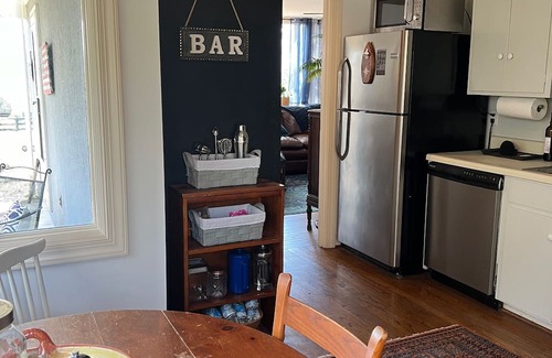 Charlottesville Cabaña | Wine Country Cottage in charming Charlottesville / Ivy VA - WiFi AC Pets Welcome