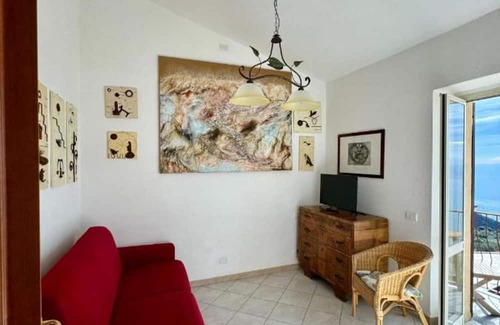 Volastra Apartamento | Apartment 'Creuza' with Sea View, Wi-Fi and Air Conditioning