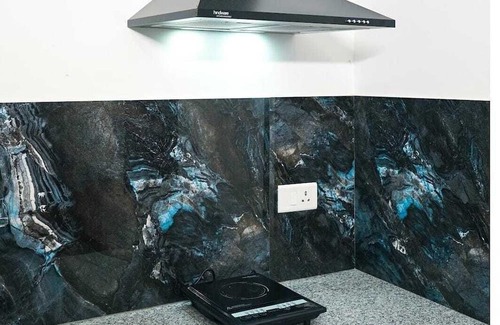 Gurugram Apartamento | BnBBuddy- Zoomers Home@ 1BR at Gurugram with WiFi, AC