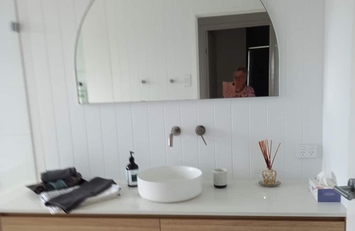 Highfields Casa | Airconditioned large family home. Sleeps 8 and pet friendly.