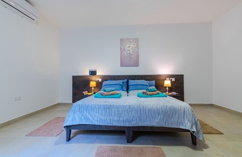 Qawra Apartamento | Brand New Modern Bright 3 Bedroom 2 Bathroom Apartment C12