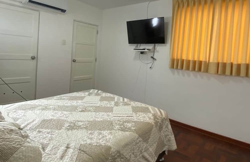 Magdalena del Mar Apartamento | Spacious 4-bedroom apartment with AC and WiFi in cool Magdalena del Mar