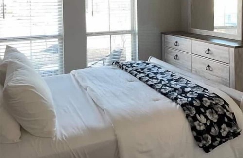 Katy Casa | Huge Modern 4BR perfect for families in Katy Tx!