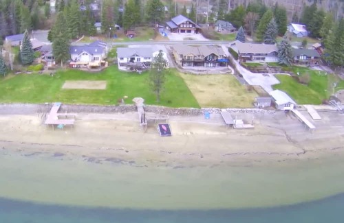 Sandpoint Casa | Quiet secluded waterfront home.