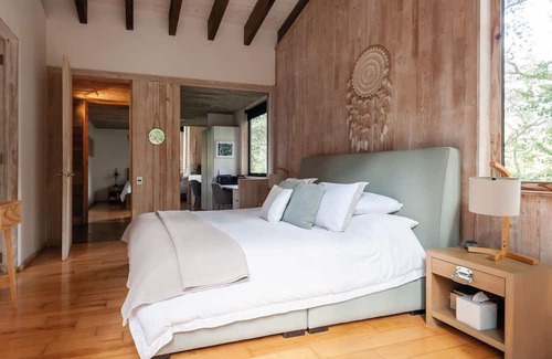 Valle de Bravo Casa | Modern, Cozy House integrated into the Forest
