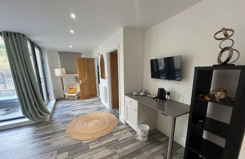 Penarth Casa | Beachfront Balcony Oasis Room