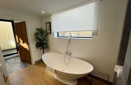 Penarth Casa | Beachfront Balcony Oasis Room