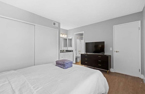 Colton Apartamento | 2BR/2BA Cozy Queen Suite Apartment with Pool