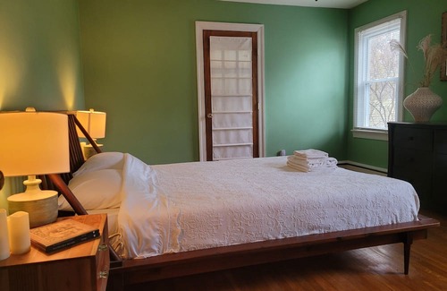 Algonquin Casa | House in quiet neighborhood, on the water, with large backyard