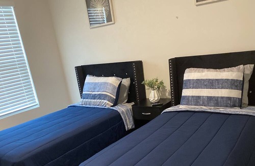 Lithia Springs Casa | Spacious 5-bedroom house with AC and WiFi in beautiful Lithia Springs