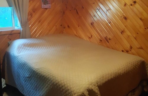 Buckhorn Cabaña | Lakefront cottage with inground pool and hot tub