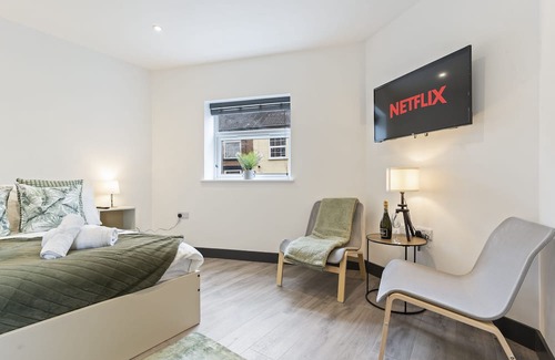 Giltbrook Apartamento | The Green Studio | Free Parking | Long Term Bookings