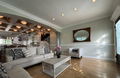 Burbank Casa | Charming 4-bedroom Entire House with swimming pool WiFi in welcoming Burbank