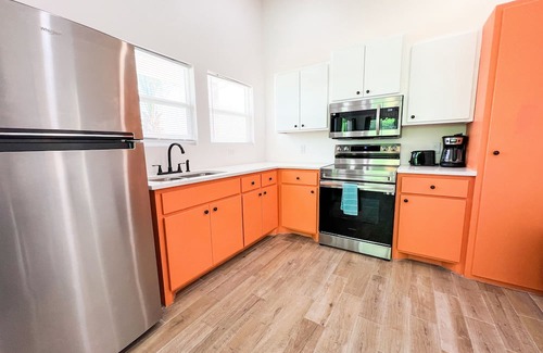 Aransas Pass Cabina | Escape to our cozy 2 bedroom cabin in Aransas Pass, perfect for families of up to 6