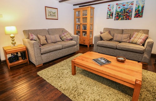 Great Longstone Cabaña | HARROW COTTAGE, family friendly in Great Longstone