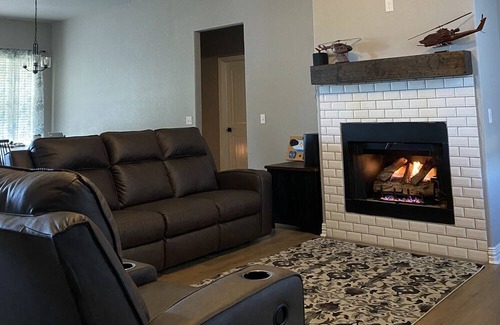 Durant Casa | Pilots Retreat: a cozy & warm NEW Home / Cedar Ridge Estates 3 miles from Casino