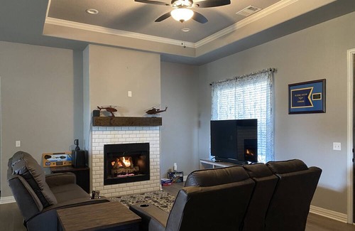 Durant Casa | Pilots Retreat: a cozy & warm NEW Home / Cedar Ridge Estates 3 miles from Casino
