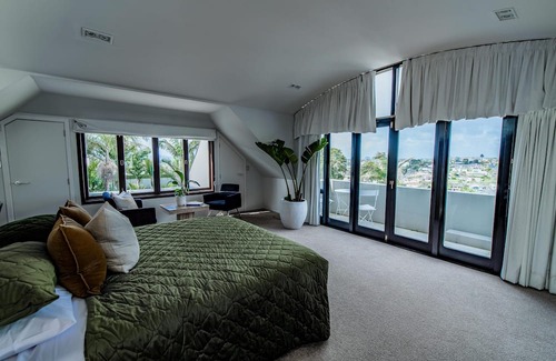 Remuera Casa | Premier and Roomy 4BR Holiday Home in Auckland