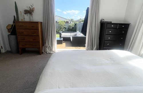 Lower Hutt Casa | 15 minutes from Wellington CBD! Spacious 3 bedroom home in Belmont.
