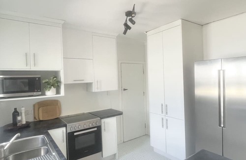Lower Hutt Casa | 15 minutes from Wellington CBD! Spacious 3 bedroom home in Belmont.