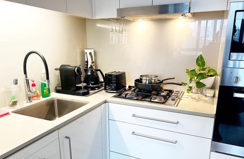 Bowen Hills Apartamento | Bowen hills convenience- doorstep to RNA / RBWH, pet friendly!